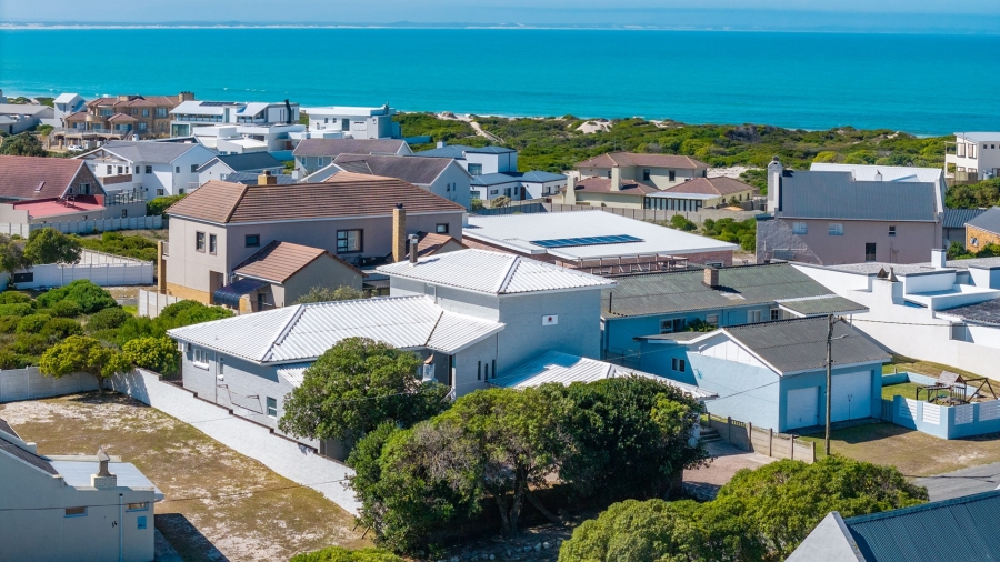 To Let 5 Bedroom Property for Rent in Struisbaai Western Cape